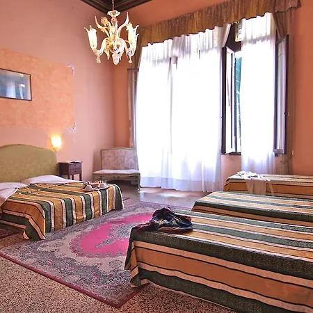 Guest house Palazzo Lion Morosini - Check In Presso Ai Santi Apostoli