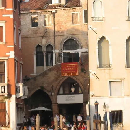 Guest house Palazzo Lion Morosini - Check In Presso Ai Santi Apostoli