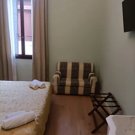 Gæstehus Palazzo Lion Morosini - Check In Presso Ai Santi Apostoli 3*