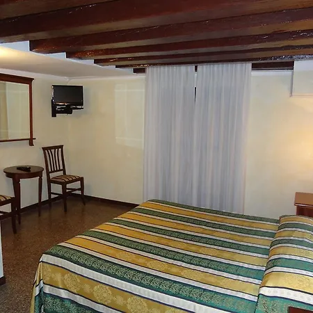 Gæstehus Palazzo Lion Morosini - Check In Presso Ai Santi Apostoli Venedig