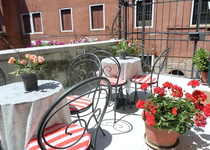 Palazzo Lion Morosini - Check In Presso Ai Santi Apostoli 3*