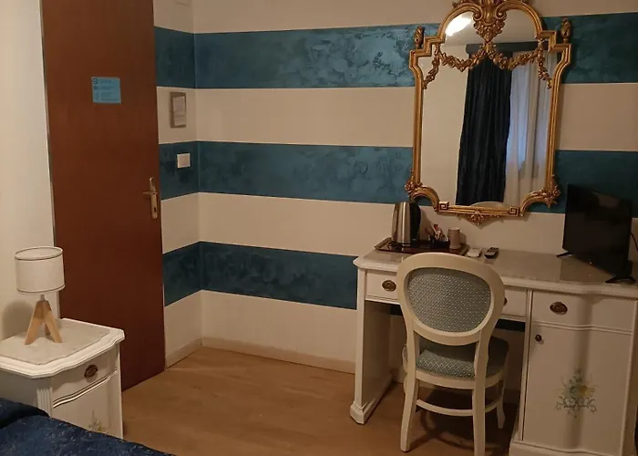 Palazzo Lion Morosini - Check In Presso Ai Santi Apostoli Gæstehus 3*