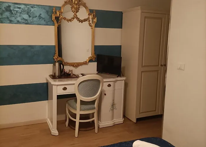 Gæstehus Palazzo Lion Morosini - Check In Presso Ai Santi Apostoli 3*