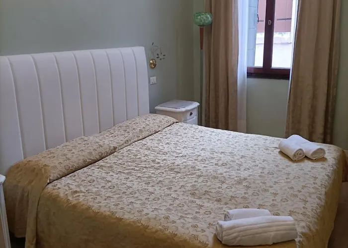 Palazzo Lion Morosini - Check In Presso Ai Santi Apostoli 3*