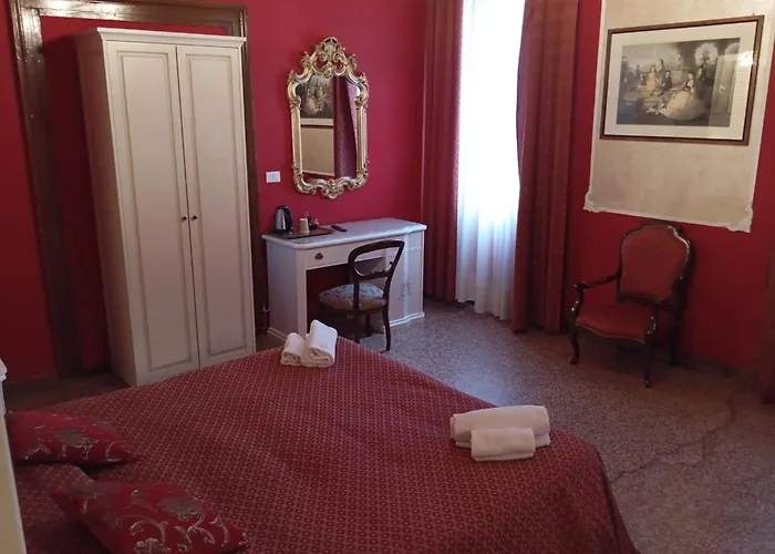 Gæstehus Palazzo Lion Morosini - Check In Presso Ai Santi Apostoli