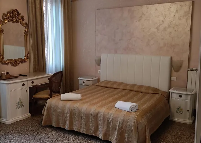 Palazzo Lion Morosini - Check In Presso Ai Santi Apostoli Gæstehus Venedig