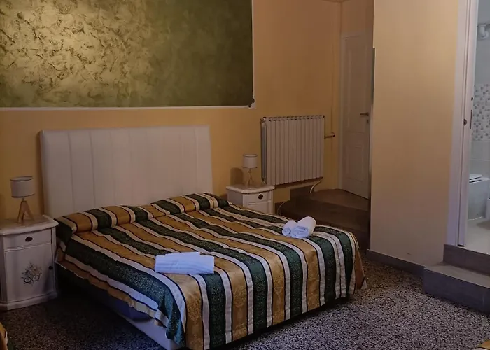 Gæstehus Palazzo Lion Morosini - Check In Presso Ai Santi Apostoli 3*