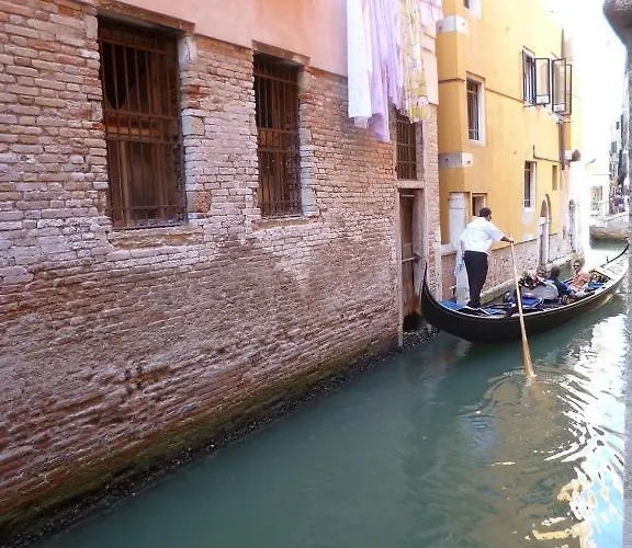Palazzo Lion Morosini - Check In Presso Ai Santi Apostoli Gæstehus Venedig
