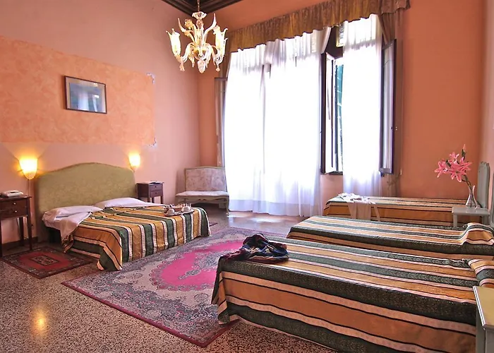 Gæstehus Palazzo Lion Morosini - Check In Presso Ai Santi Apostoli