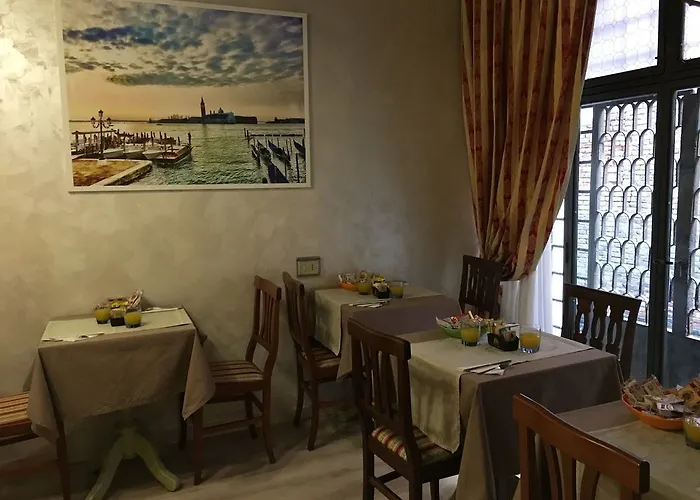 Palazzo Lion Morosini - Check In Presso Ai Santi Apostoli 3* Venedig