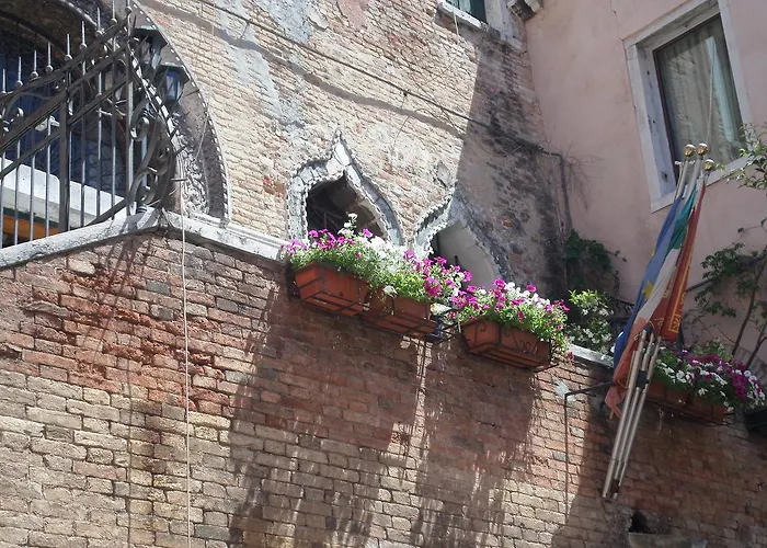 Palazzo Lion Morosini - Check In Presso Ai Santi Apostoli