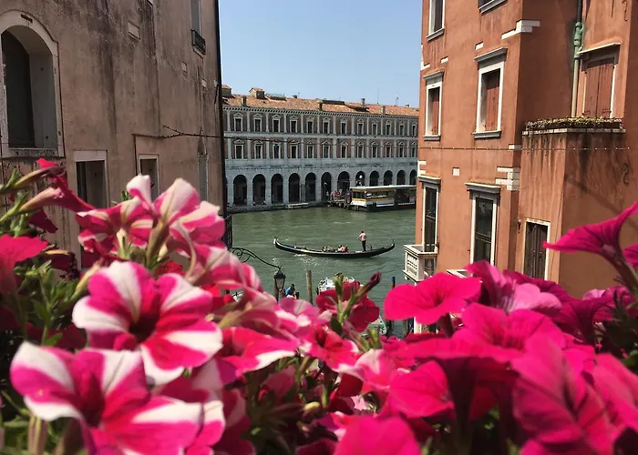 Palazzo Lion Morosini - Check In Presso Ai Santi Apostoli Gæstehus 3*