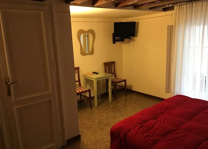 Palazzo Lion Morosini - Check In Presso Ai Santi Apostoli