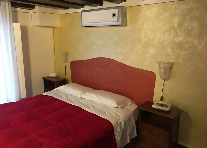 Palazzo Lion Morosini - Check In Presso Ai Santi Apostoli 3* Venedig