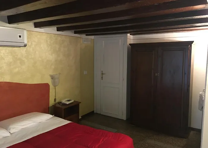 Gæstehus Palazzo Lion Morosini - Check In Presso Ai Santi Apostoli Venedig