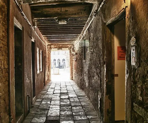 Palazzo Lion Morosini - Check In Presso Ai Santi Apostoli Gæstehus