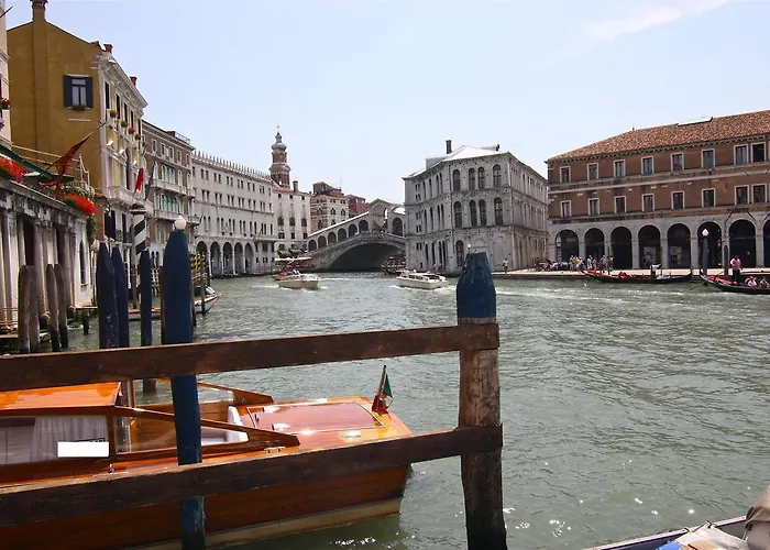Palazzo Lion Morosini - Check In Presso Ai Santi Apostoli Gæstehus 3*