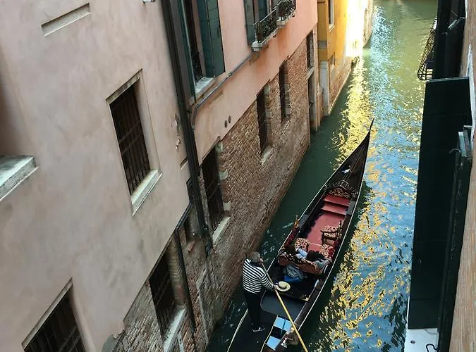 Palazzo Lion Morosini - Check In Presso Ai Santi Apostoli Gæstehus