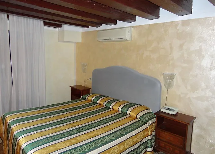 Gæstehus Palazzo Lion Morosini - Check In Presso Ai Santi Apostoli Venedig