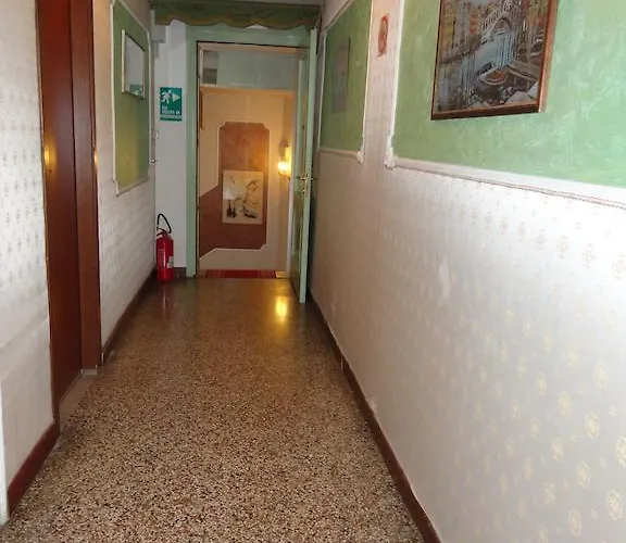 Palazzo Lion Morosini - Check In Presso Ai Santi Apostoli 3* Venedig