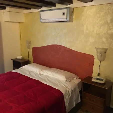 Palazzo Lion Morosini - Check In Presso Ai Santi Apostoli 3* ונציה